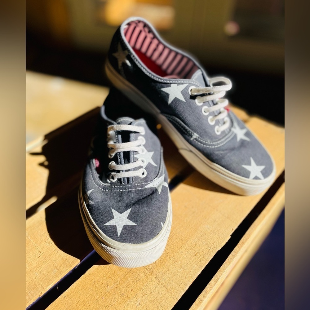 Vans Women’s Size 9 Patriotic Shoes​​
